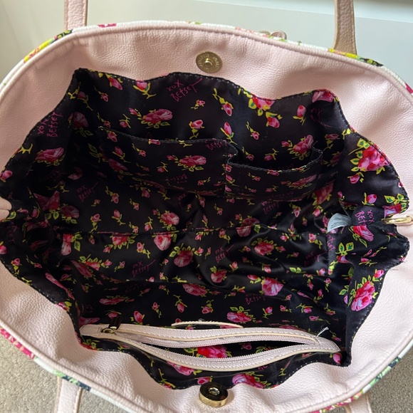 Betsey Johnson butterfly purse - Picture 3 of 3